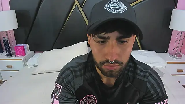 Snapshot of MilanZaire chatting on 11.26.25 MilanZaire online show from 11.26.25