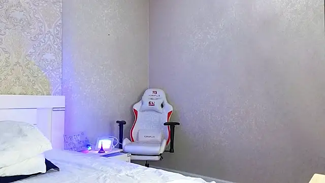 Diana Moon  online show from 12.05.25