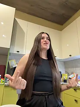 Karolina llove online show from 11.18.25