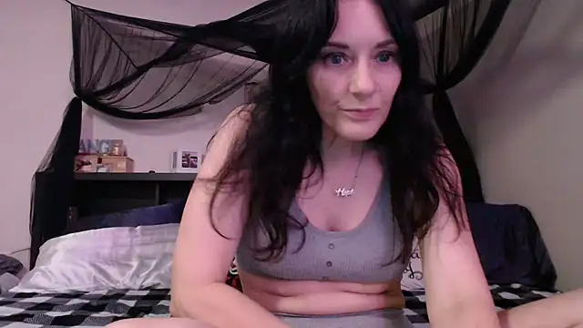 Snapshot of CrystalLakeXO chatting on 07.23.26 CrystalLakeXO online show from 07.23.26