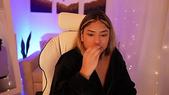 SaraParisi online show from 12.22.24