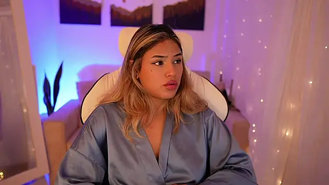 SaraParisi online show from 12.24.24