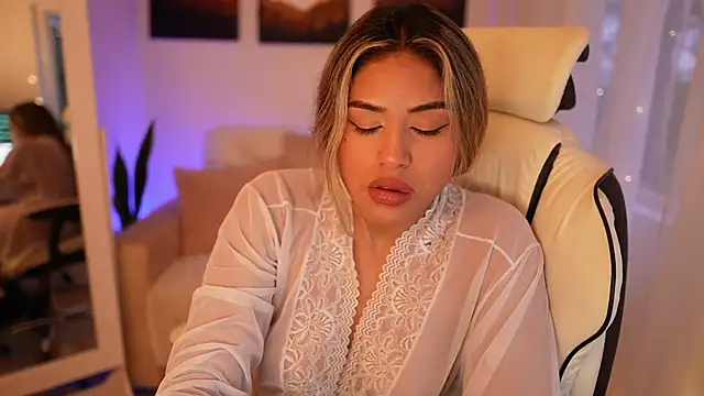 SaraParisi online show from 12.26.24