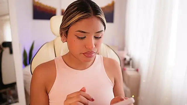 SaraParisi online show from 12.28.24