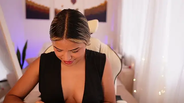 SaraParisi online show from 12.30.24