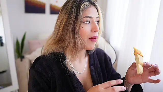 SaraParisi online show from 01.04.25