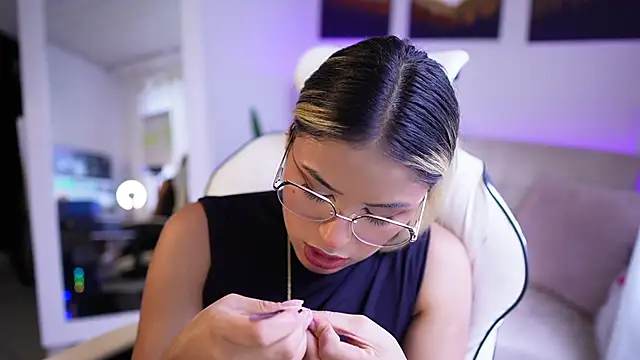 SaraParisi online show from 02.17.25