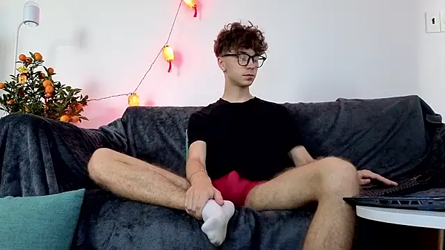 Joseph  Quinn online show from 02.17.26