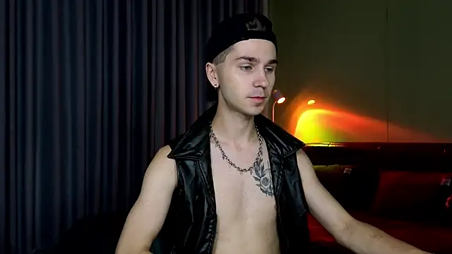 Joseph  Quinn online show from 03.16.26