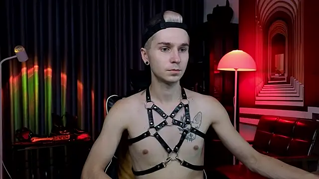 Joseph  Quinn online show from 05.10.26