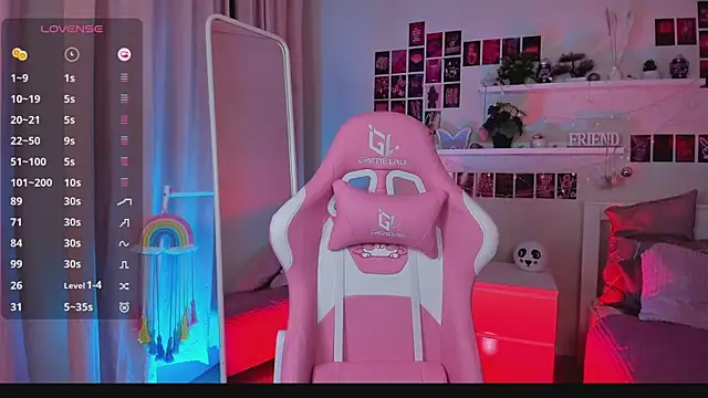 Snapshot of arielabradberry chatting on 12.18.24 arielabradberry online show from 12.18.24