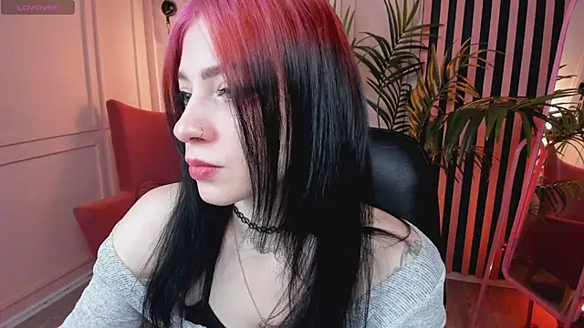 Snapshot of arielabradberry chatting on 01.13.25 arielabradberry online show from 01.13.25