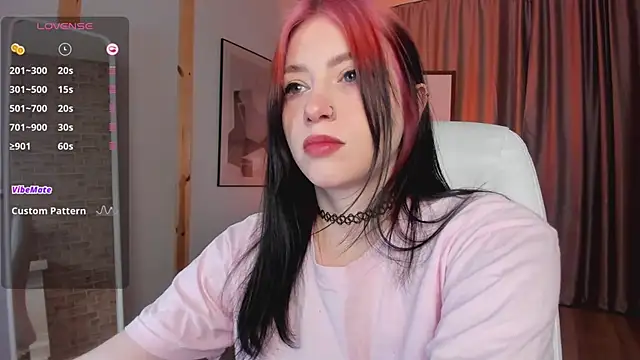 Snapshot of arielabradberry chatting on 01.20.25 arielabradberry online show from 01.20.25