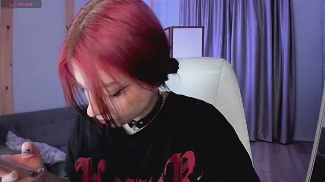 Snapshot of arielabradberry chatting on 03.13.25 arielabradberry online show from 03.13.25