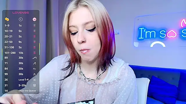 Snapshot of arielabradberry chatting on 11.26.25 arielabradberry online show from 11.26.25