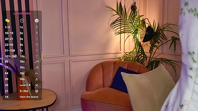 Snapshot of arielabradberry chatting on 12.05.25 arielabradberry online show from 12.05.25