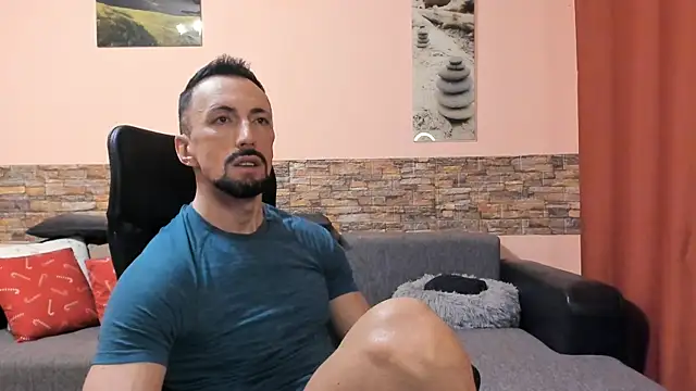 Snapshot of HotHunkTrainer chatting on 02.05.26 HotHunkTrainer online show from 02.05.26