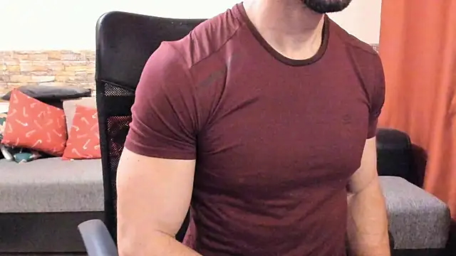 Snapshot of HotHunkTrainer chatting on 02.12.26 HotHunkTrainer online show from 02.12.26