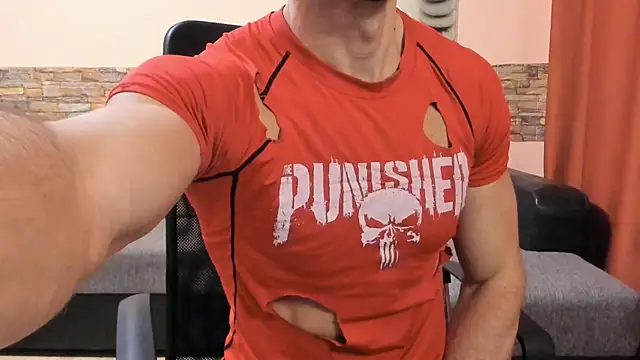 Snapshot of HotHunkTrainer chatting on 02.14.26 HotHunkTrainer online show from 02.14.26