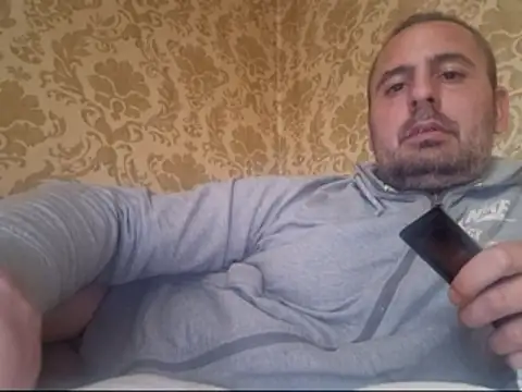 Snapshot of Basszos88i chatting on 10.18.25 Basszos88i online show from 10.18.25