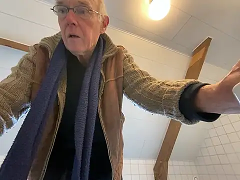 Snapshot of martxxxxx chatting on 12.20.24 martxxxxx online show from 12.20.24