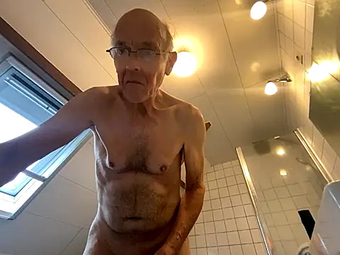 Snapshot of martxxxxx chatting on 10.21.25 martxxxxx online show from 10.21.25