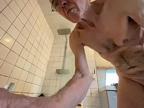 Snapshot of martxxxxx chatting on 11.05.25 martxxxxx online show from 11.05.25