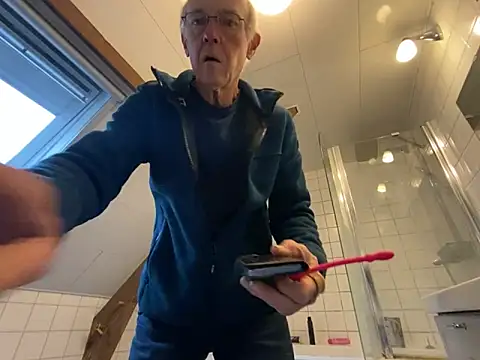 Snapshot of martxxxxx chatting on 11.15.25 martxxxxx online show from 11.15.25