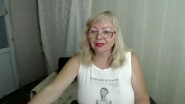 EvelynLoveShy online show from 09.26.25