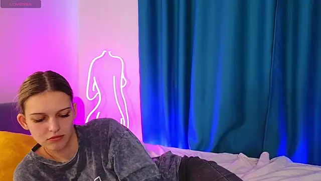 Snapshot of KimberliDean chatting on 02.28.25 KimberliDean online show from 02.28.25