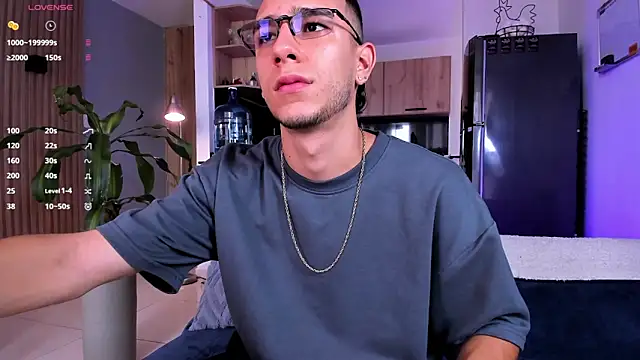 Snapshot of SymonPrince chatting on 09.26.25 SymonPrince online show from 09.26.25