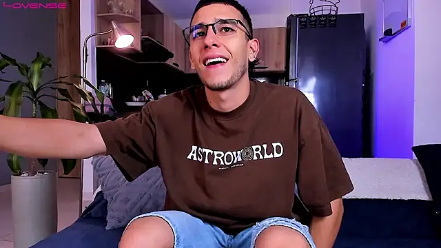 Snapshot of SymonPrince chatting on 10.03.25 SymonPrince online show from 10.03.25