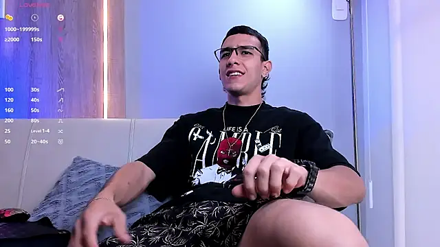 Snapshot of SymonPrince chatting on 10.30.25 SymonPrince online show from 10.30.25