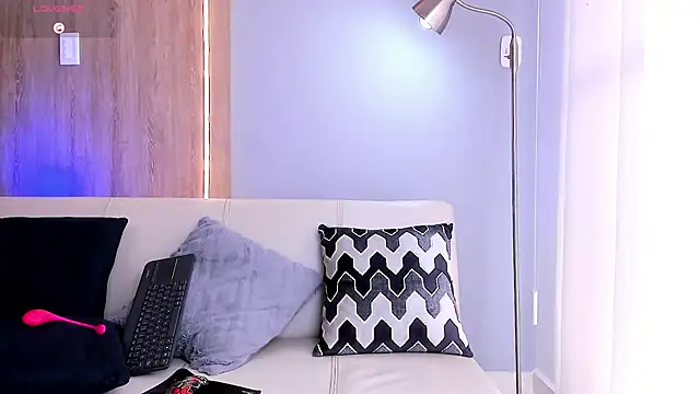 Snapshot of SymonPrince chatting on 11.30.25 SymonPrince online show from 11.30.25