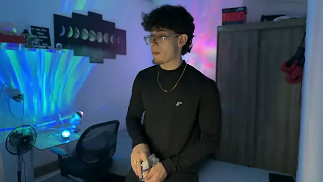 Kisan Smith online show from 10.21.25