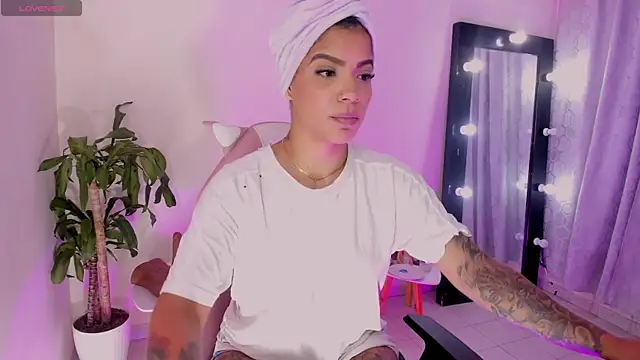 Snapshot of EmmaRusellx chatting on 04.16.26 EmmaRusellx online show from 04.16.26