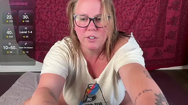 GlitterKitty108 online show from 10.19.25