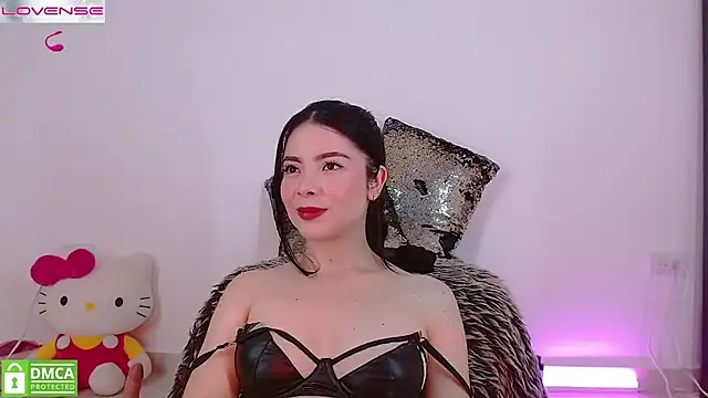Snapshot of LauryMoons chatting on 05.10.26 LauryMoons online show from 05.10.26