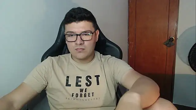 Snapshot of Plug_Control chatting on 12.17.25 Plug Control online show from 12.17.25