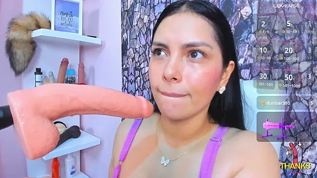 Snapshot of evelinn_belen chatting on 10.28.25 evelinn belen online show from 10.28.25