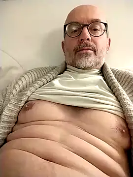 Snapshot of MadProfessor chatting on 12.12.24 MadProfessor online show from 12.12.24