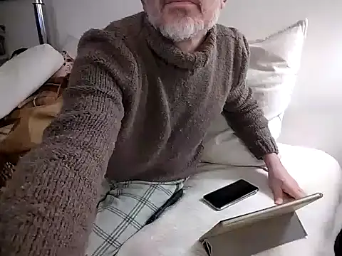 Snapshot of MadProfessor chatting on 02.02.25 MadProfessor online show from 02.02.25