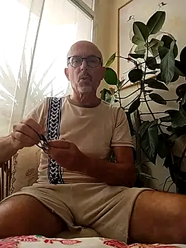 Snapshot of MadProfessor chatting on 09.08.25 MadProfessor online show from 09.08.25
