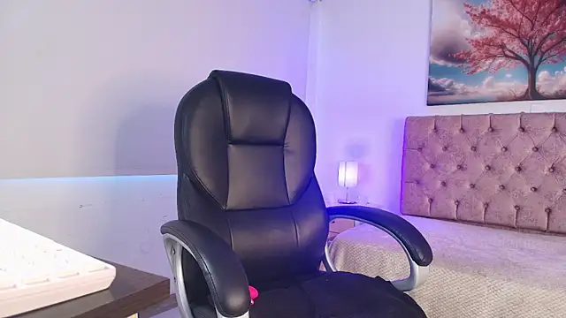 Snapshot of Julianaa_Castro_ chatting on 02.14.26 Julianaa Castro online show from 02.14.26