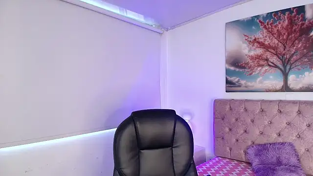 Julianaa Castro  online show from 03.24.26