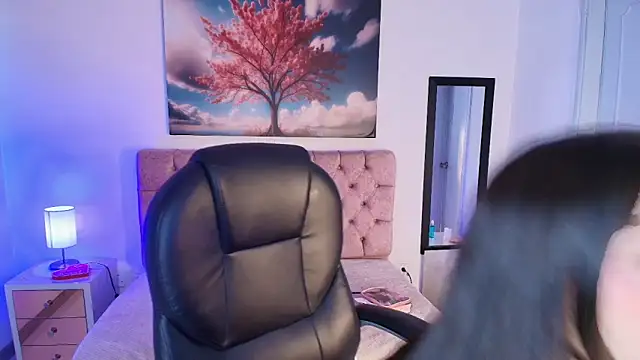 Julianaa Castro  online show from 05.18.26