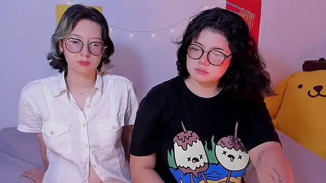 Snapshot of Gaby_Danna chatting on 10.16.25 Gaby Danna online show from 10.16.25