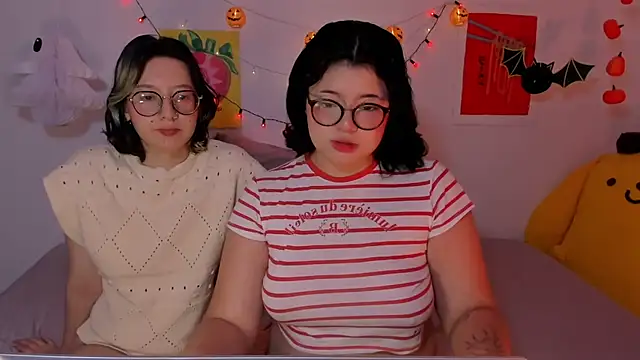 Snapshot of Gaby_Danna chatting on 10.23.25 Gaby Danna online show from 10.23.25