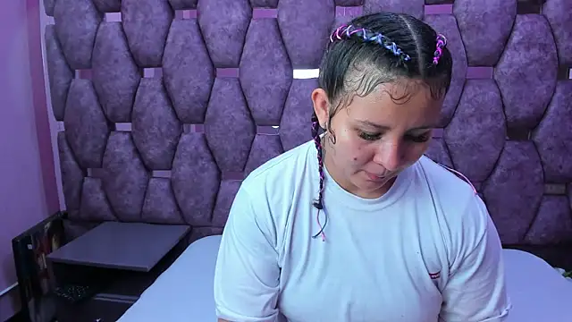 Snapshot of AlaSmith chatting on 11.30.25 AlaSmith online show from 11.30.25