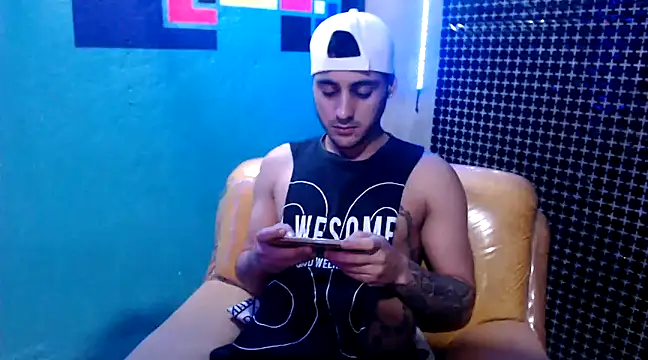 Snapshot of xxxxhotxoxo chatting on 12.17.24 xxxxhotxoxo online show from 12.17.24